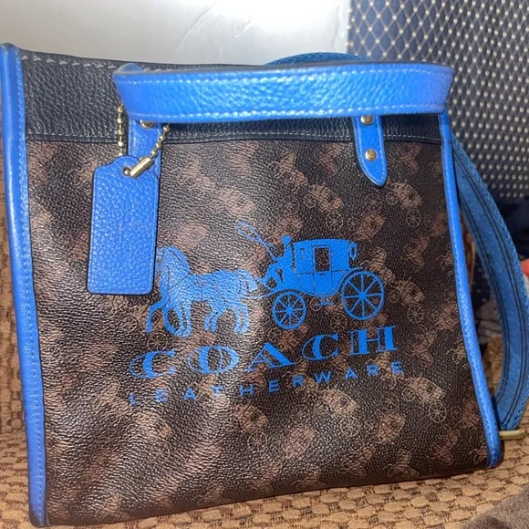 Grandma gifted me this purse. - Picture 1 of 2